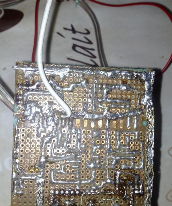 Jaudīgs pārveidotājs zemfrekvences skaļruņa barošanai no iebūvētā 12 voltu tīkla