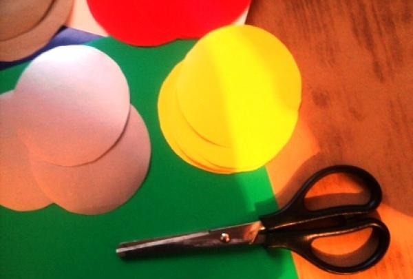 Светеща топка от цветна хартия