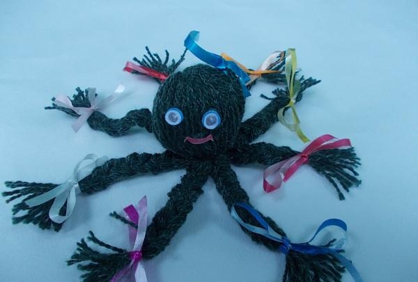 Hobotnica izrađena od niti za pletenje