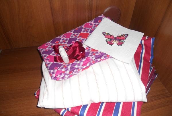 Jastučnica u patchwork stilu s elementima veza