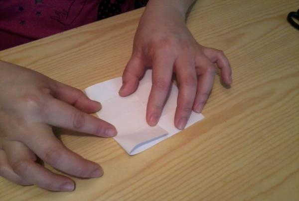 كيفية صنع مكعب تحويل من الورق بيديك