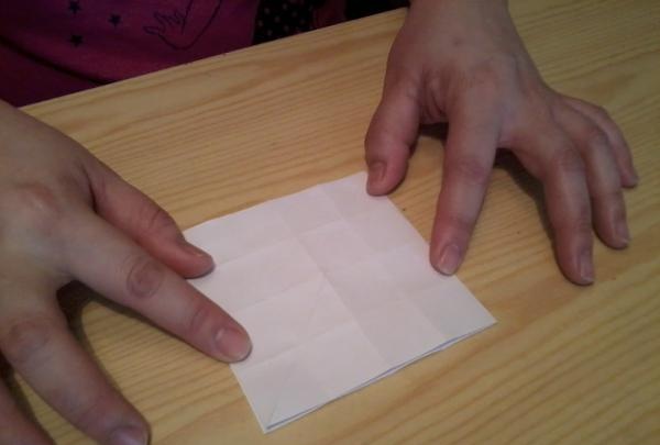 Bagaimana untuk membuat kiub berubah daripada kertas dengan tangan anda sendiri