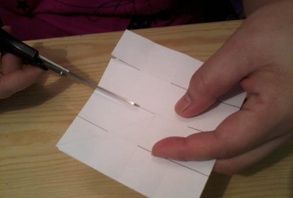 Hvordan lage en transformerende kube av papir med egne hender
