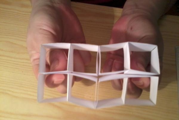 Jak zrobić przekształcającą kostkę z papieru własnymi rękami