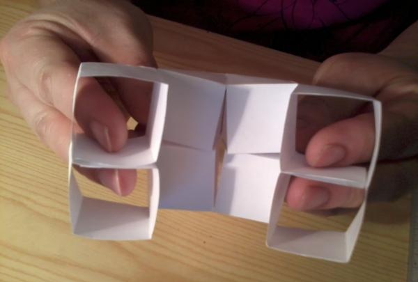 Comment fabriquer un cube transformable en papier de vos propres mains