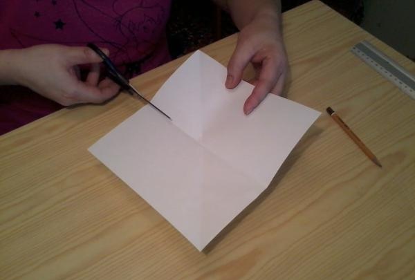 Hur man gör en transformerande kub av papper med egna händer