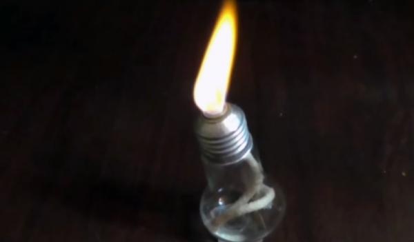 алкохолна лампа от електрическа крушка