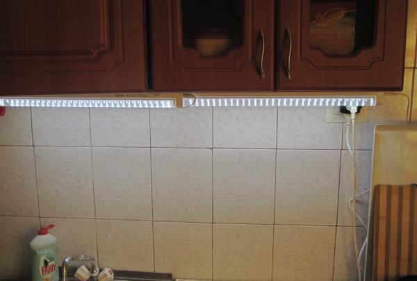 Lampa LED w kuchni