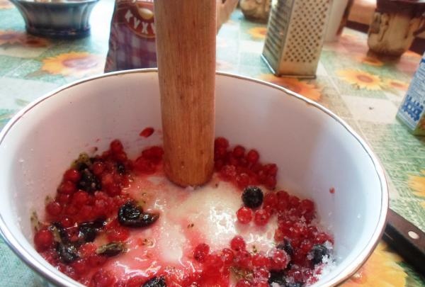 Mix berries with sugar