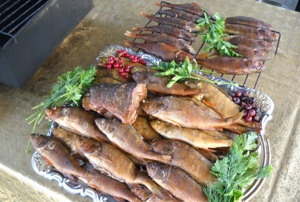 Hot smoked fish with stuffing