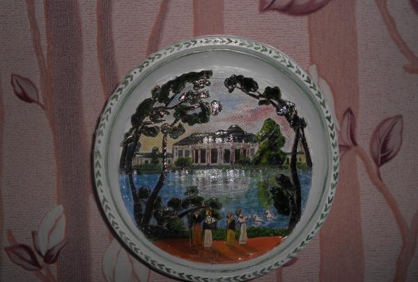 декоративна чиния с триизмерно изображение