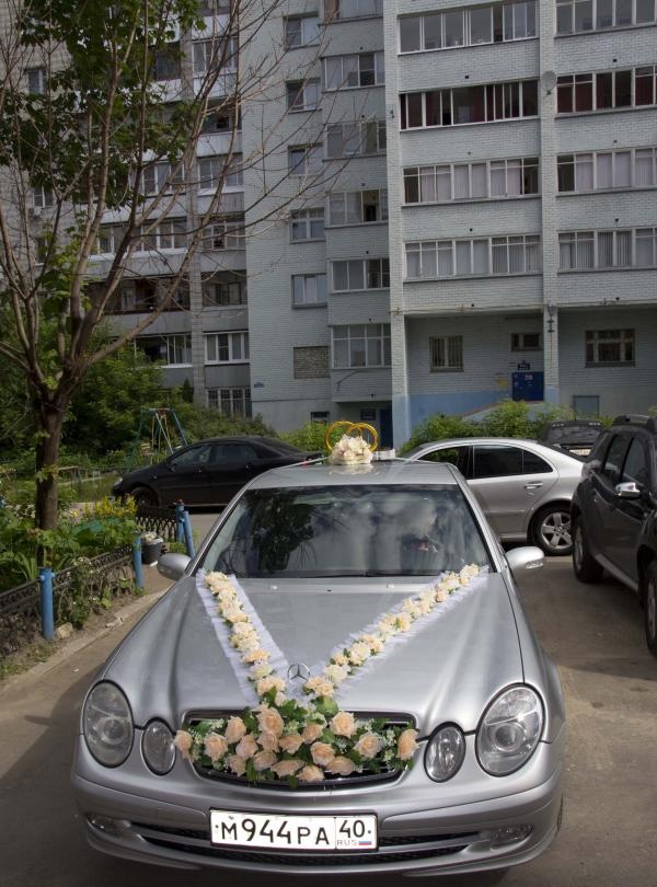 dekoracje samochodu do ślubu