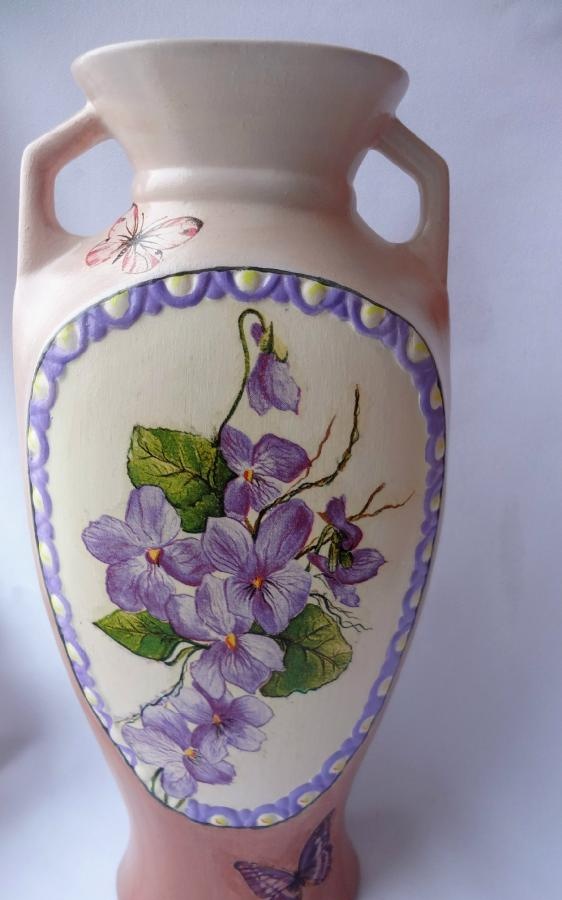 Decorating a vase