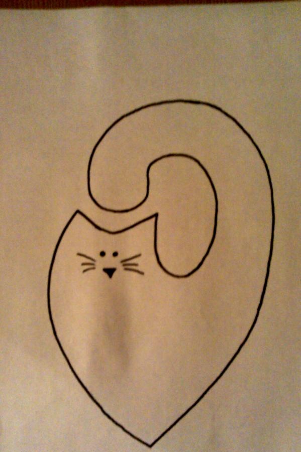 kot w kształcie serca
