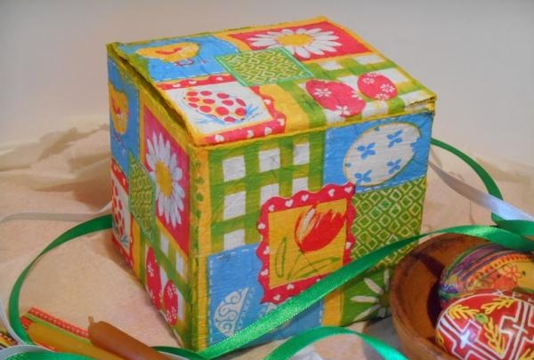 caja realizada en técnica de decoupage