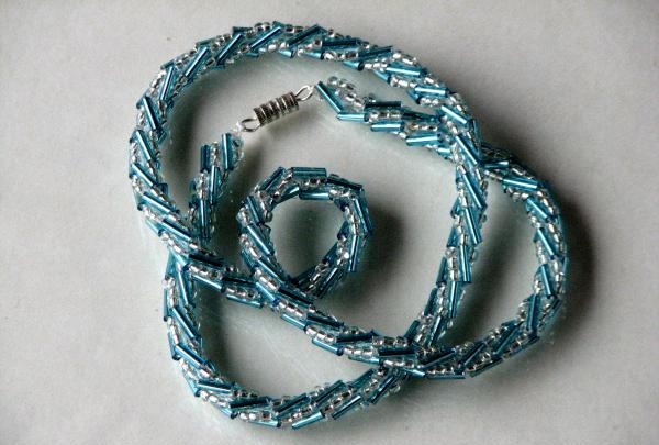 Vòng đeo tay dựa trên một sợi dây