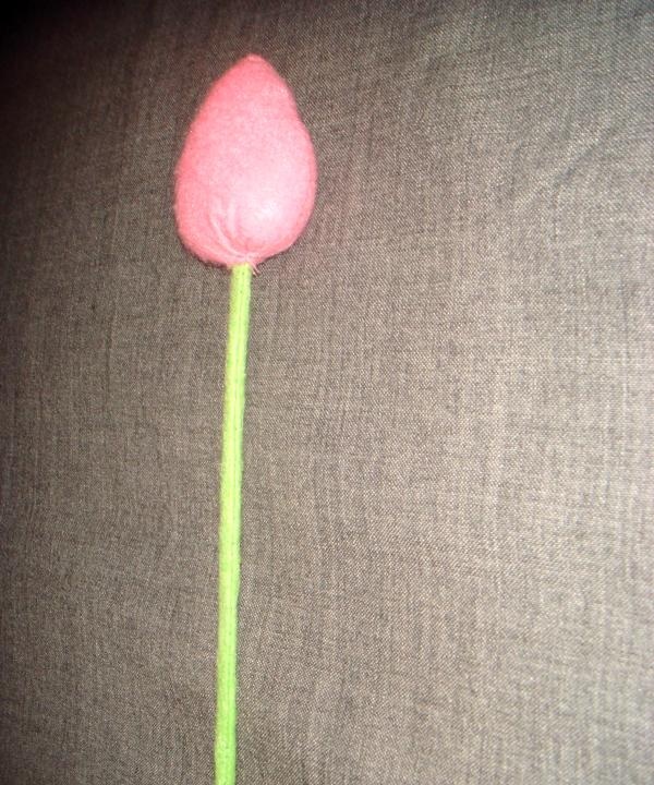vyrobte dva růžové tulipány