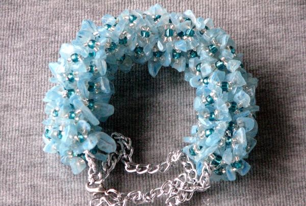 Bracelet composé de cristaux et de perles