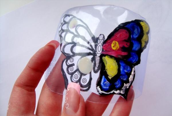 Motýl z barevného skla