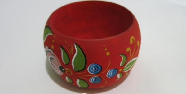 Gorodets painting of a wooden bracelet