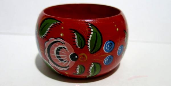 Gorodets painting of a wooden bracelet