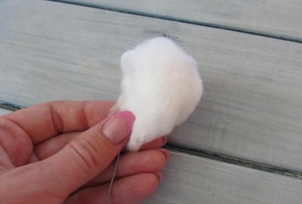 balutin ng kaunting cotton wool
