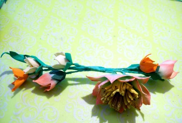 decorare i bicchieri con un bouquet di foamiran