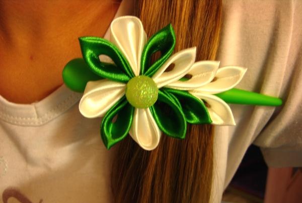 Forcina per capelli verde stile Kanzashi