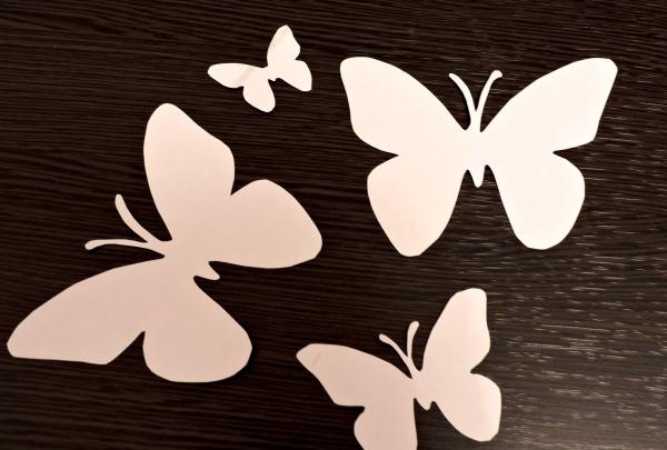 декорация на стена с пеперуди