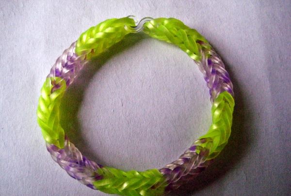 bracelets made of rubber bands