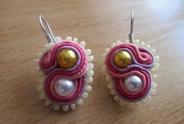 Boucles d'oreilles méfait