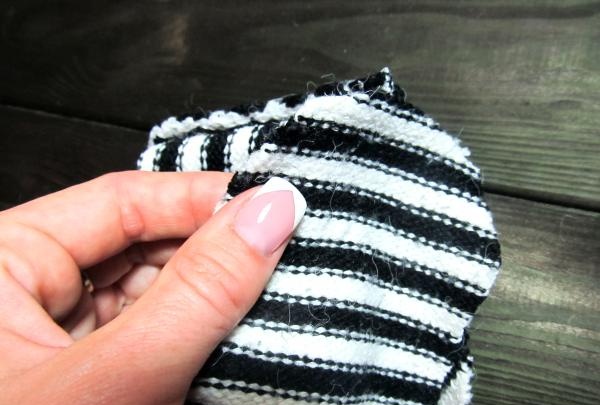 Egy régi pulóver és zokni újrahasznosítása