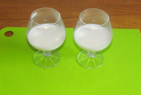 Panna cotta su apelsinų sultimis