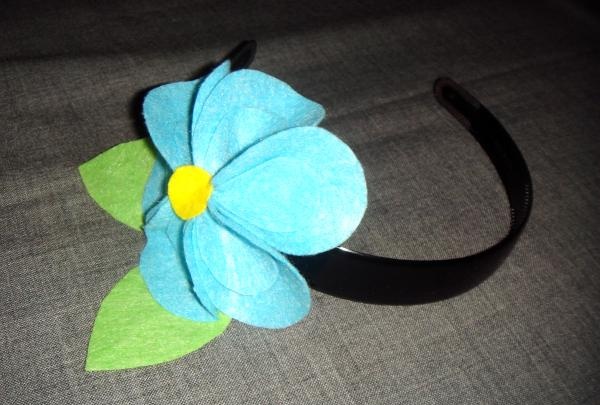 Поларена лента за глава с цвете