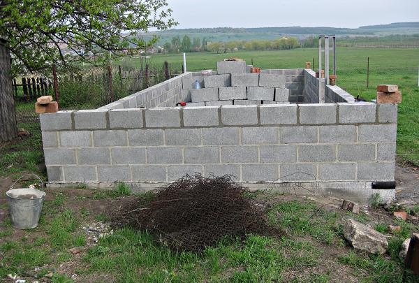 We leggen de stenen blok voor blok