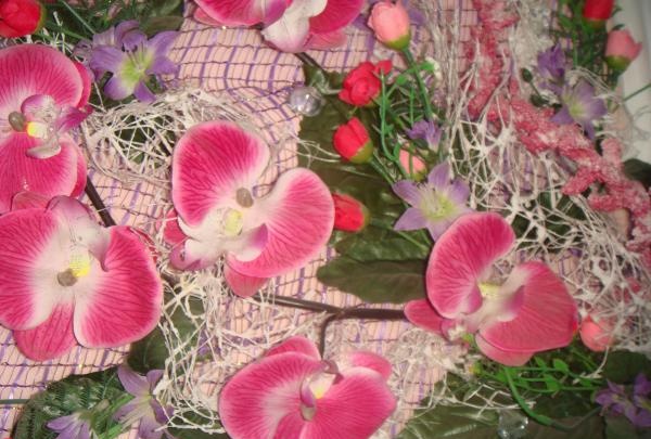Obrazy z umělých květin
