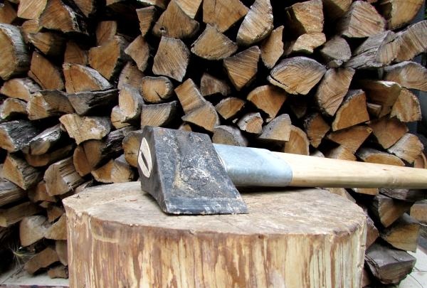 Как правилно да цепим дърва