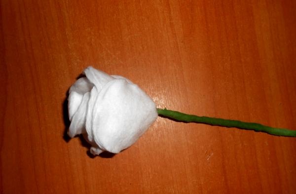 Rosas hechas con algodones