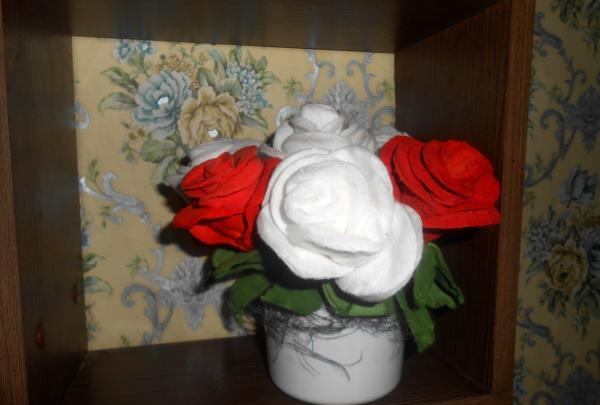 Ruže izrađene od pamučnih jastučića