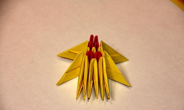 origami แบบแยกส่วนแมลงปอ