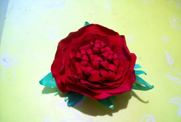 klip rambut peony