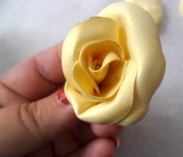 วิธีทำดอกกุหลาบจากโฟมริรัน