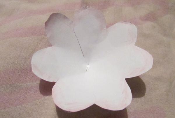 papírová květina