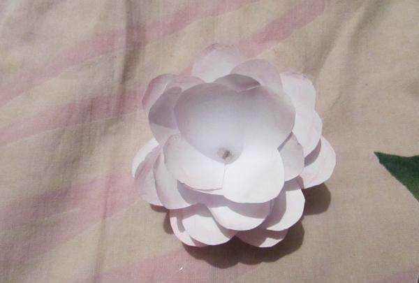 papírová květina