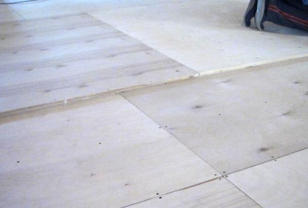 Pregătirea bazei pentru o podea din lemn
