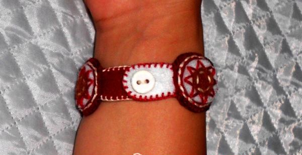 Pulsera de fieltro