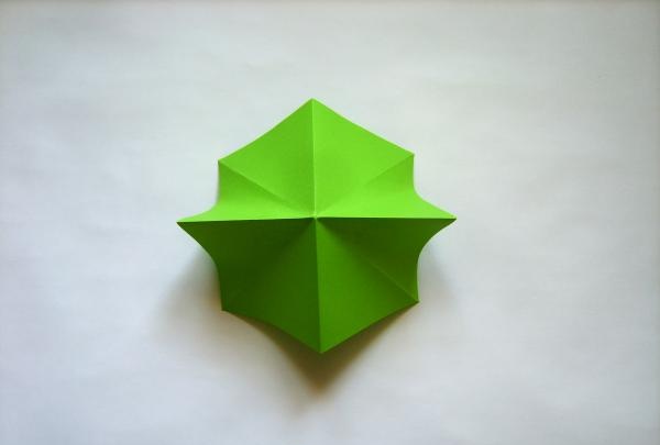 udekoruj prezent kwiatami origami