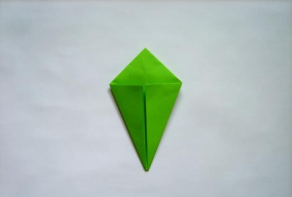 décorer un cadeau avec des fleurs en origami