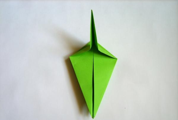 rotā dāvanu ar origami ziediem