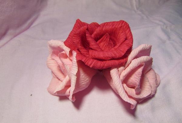 vifter med roser lavet af bølgepapir